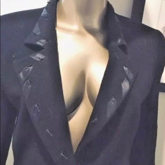 Vintage VALENTINO Classic Black Skirt Suit 8/10 - Picture 11 of 11